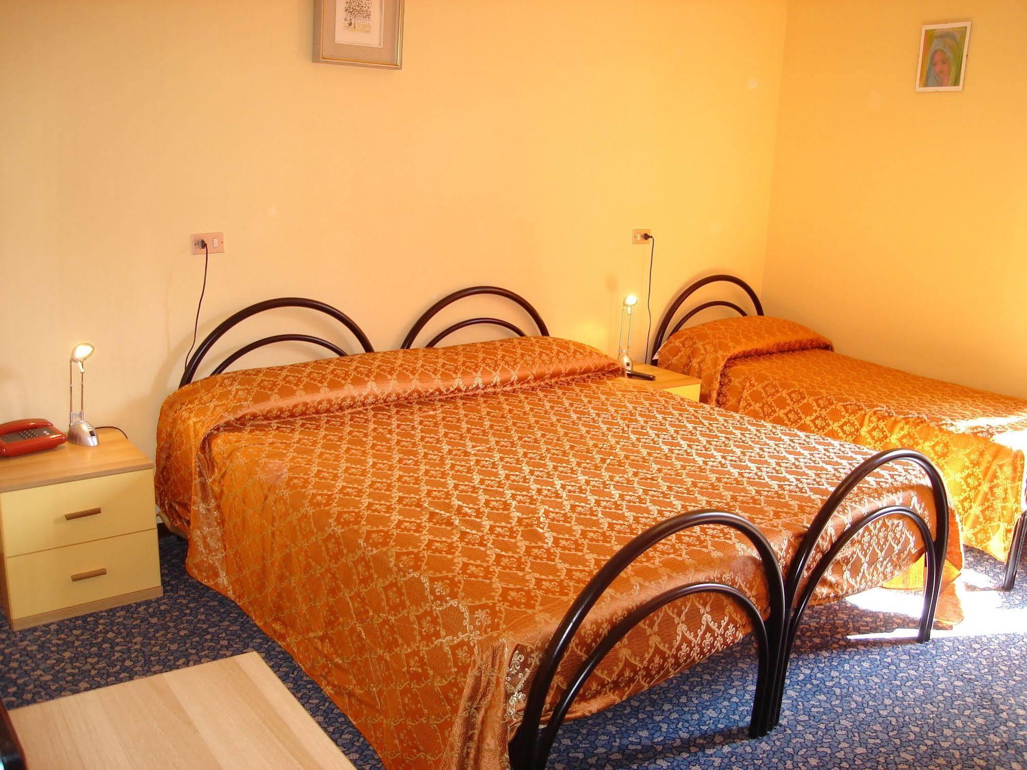 Hotel Spampatti كاستوني ديلا بريسولانا المظهر الخارجي الصورة